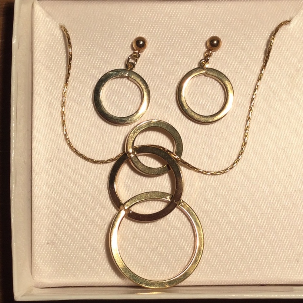 Gold Tone Earrings & Necklace Set